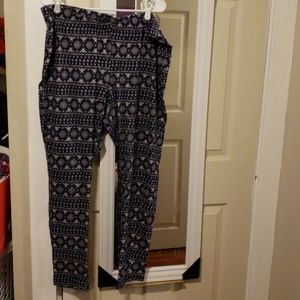 Torrid navy and white patterened leggings